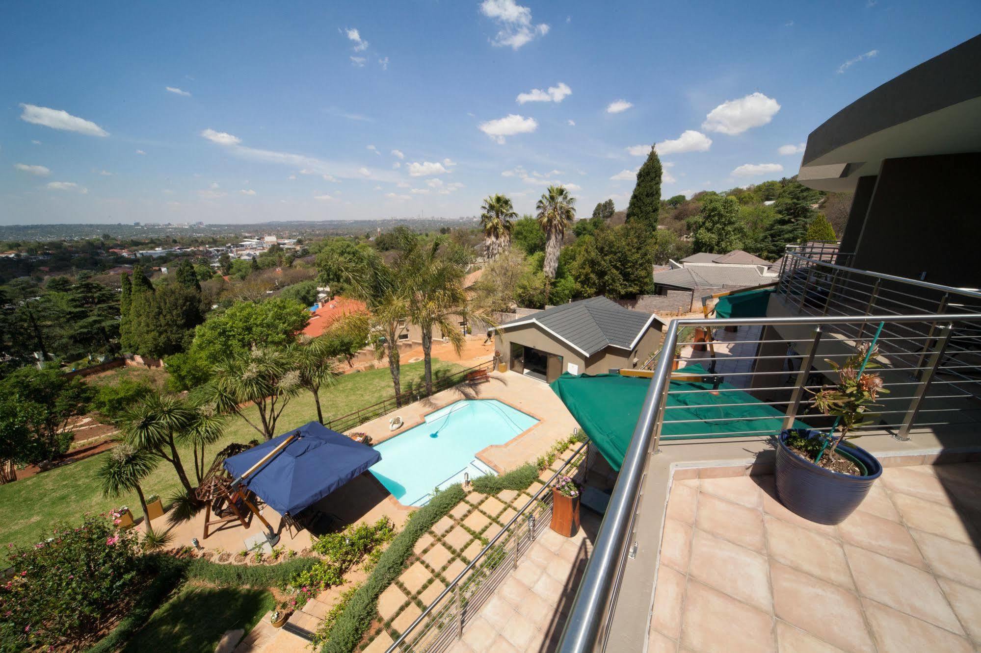 Over The Moon Guesthouse Johannesburg Exterior photo